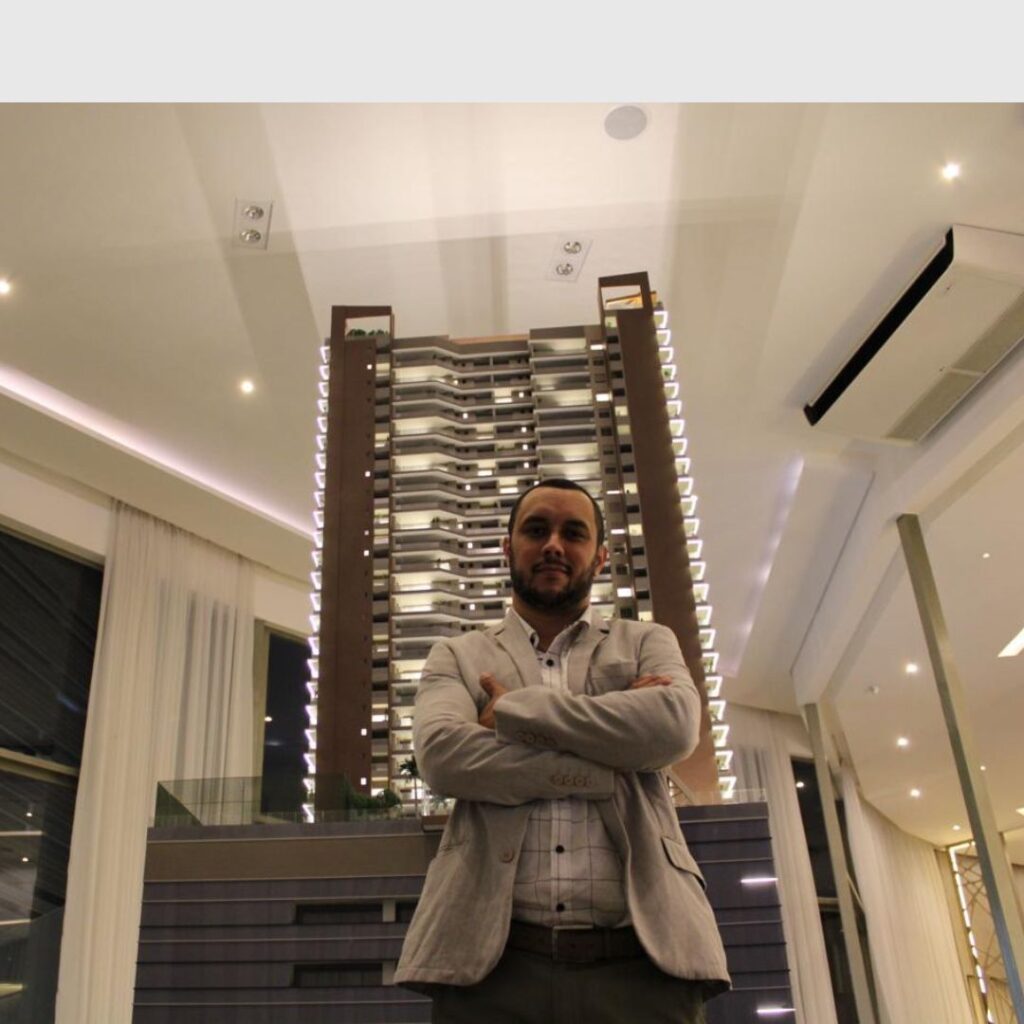 Olá! Sou Flávio Alcântara, um consultor apaixonado por ajudar pessoas a alcançarem seus objetivos no setor imobiliário. Com mais de 14 anos de experiência em grandes empresas como a Leão Alimentos e Bebidas, Itaú BBA e Banco Modal, minha trajetória é marcada por dedicação, resultados e foco em excelência.
