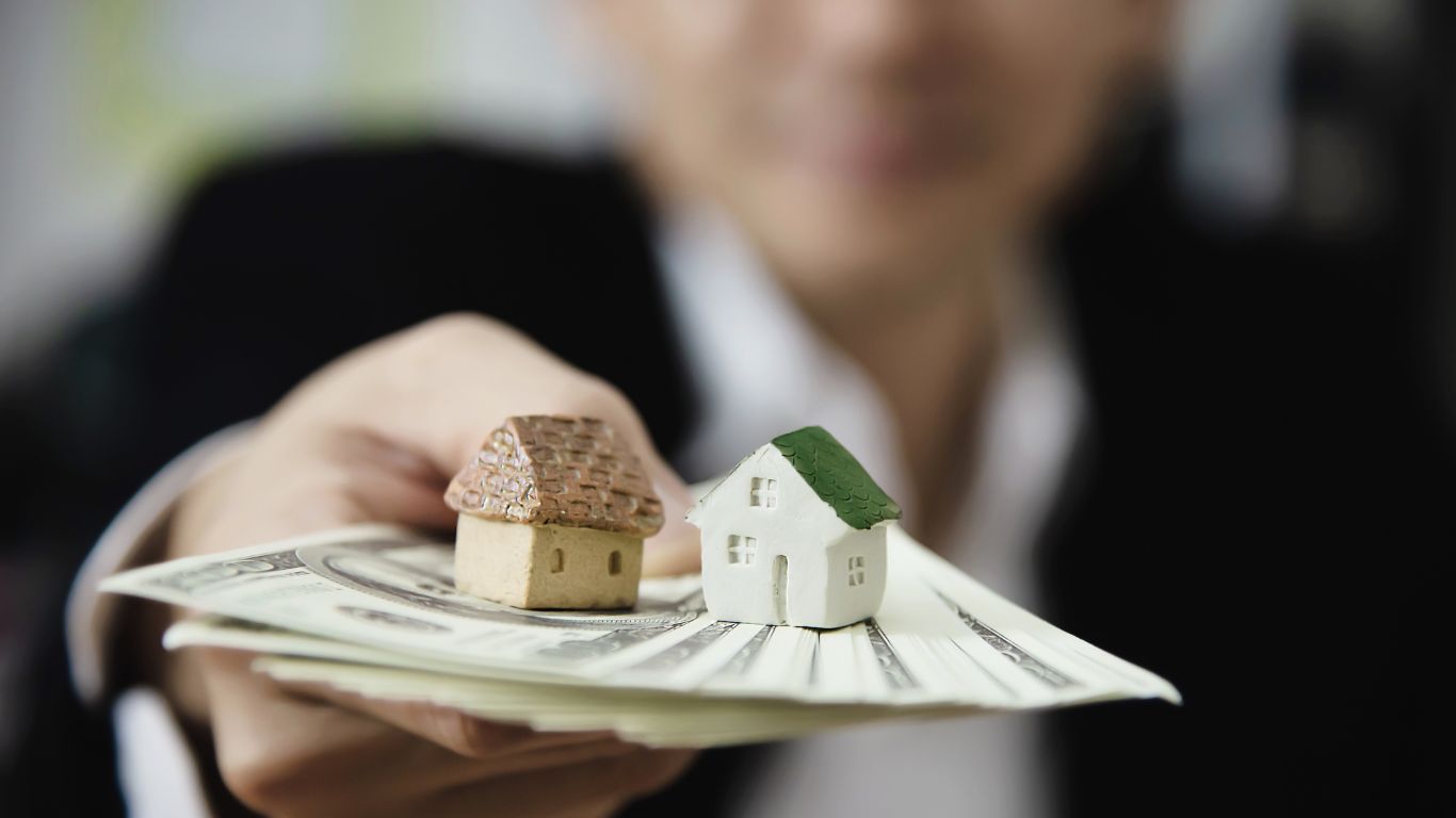 Descubra se o aluguel tradicional ou por temporada é mais lucrativo em 2025. Compare rentabilidade, riscos, custos e perfil ideal do investidor.