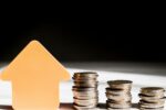 FIIs ou compra direta? Descubra qual investimento imobiliário vale mais a pena em 2025, analisando custos, riscos, rentabilidade e perfil do investidor.