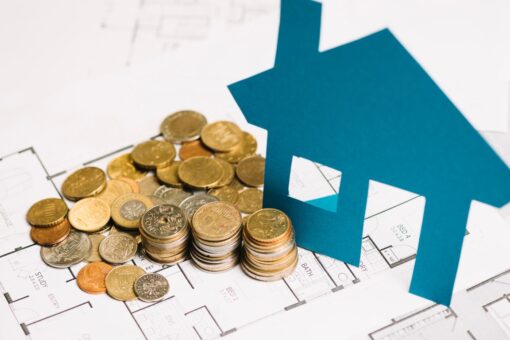 Aprenda como investir em imóveis na planta com segurança, analisando construtora, contrato, garantias, riscos e oportunidades.