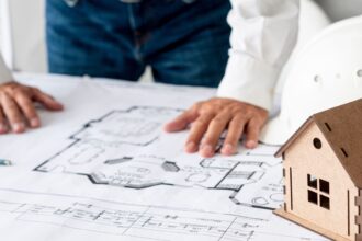 Descubra quanto custa construir uma casa em 2025, com valores atualizados por etapa, materiais, mão de obra e planejamento.